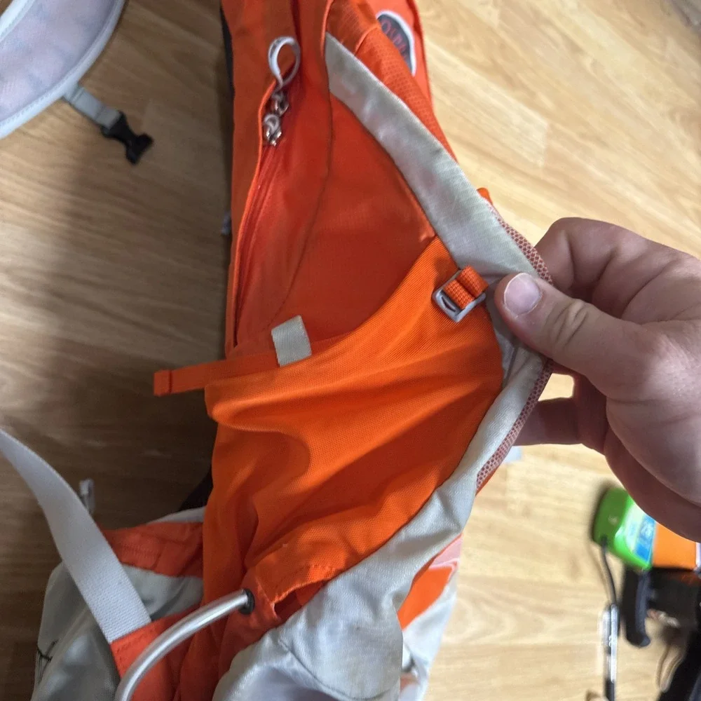 Osprey Talon 22 Backpack Orange Hiking Camping Medium/large
